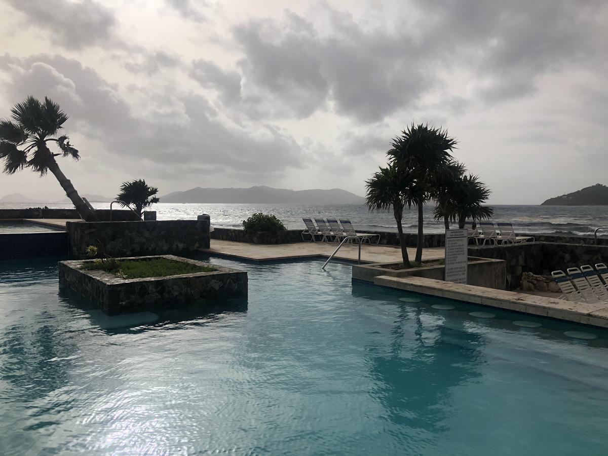 蓝宝石海滩度假村 East End  外观 照片