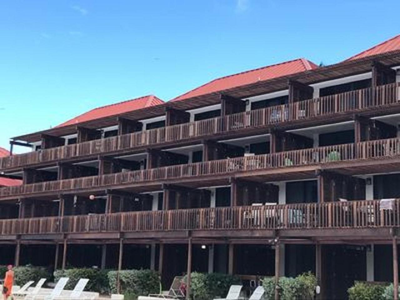 蓝宝石海滩度假村 East End  外观 照片