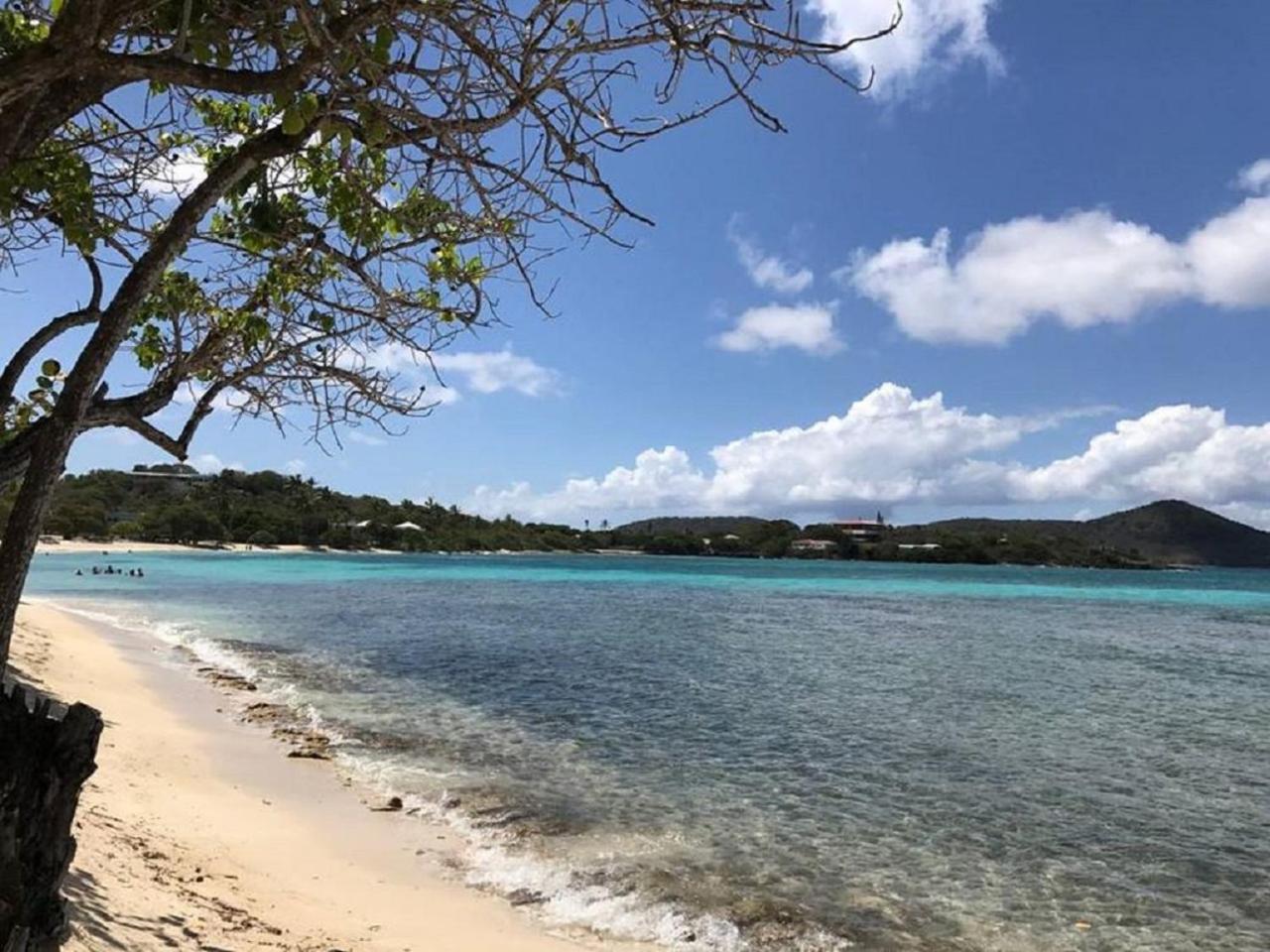 蓝宝石海滩度假村 East End  外观 照片