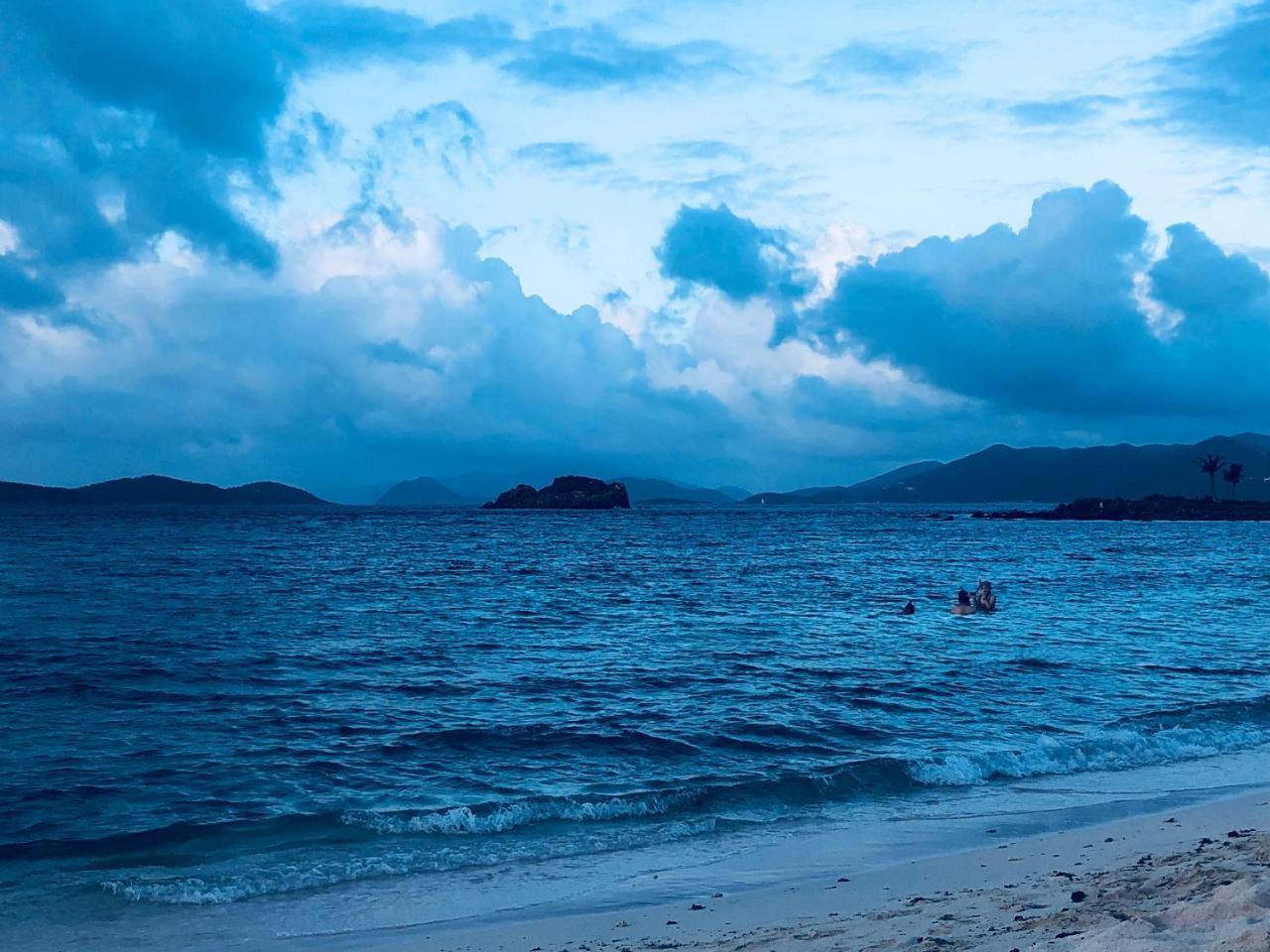 蓝宝石海滩度假村 East End  外观 照片