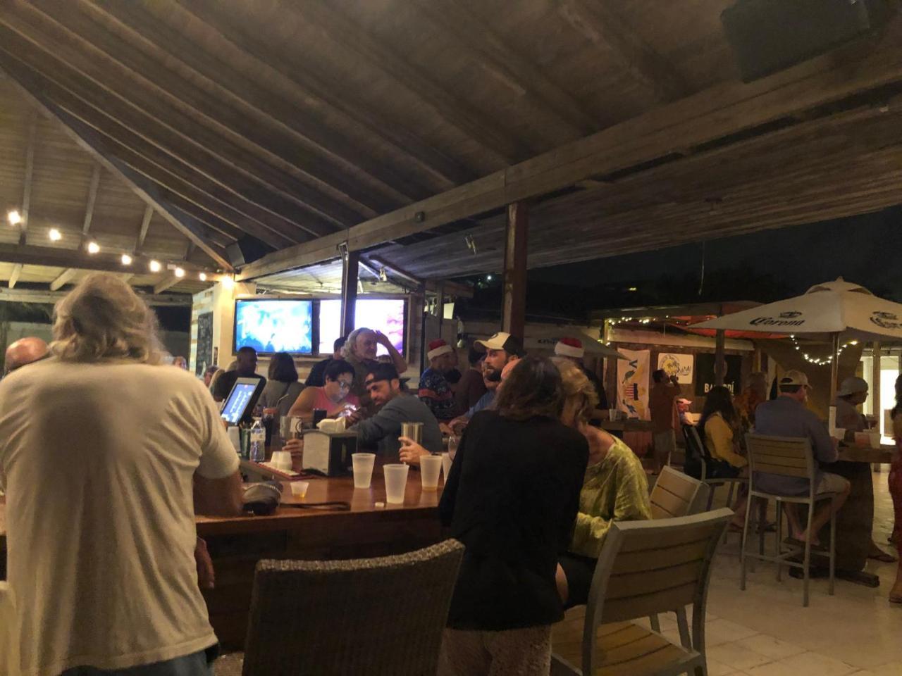 蓝宝石海滩度假村 East End  外观 照片