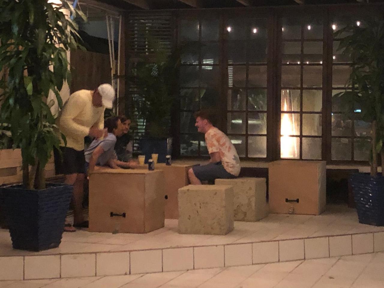 蓝宝石海滩度假村 East End  外观 照片